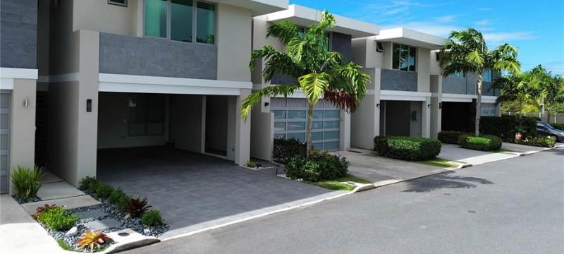 Riviera Courts, Bayamón